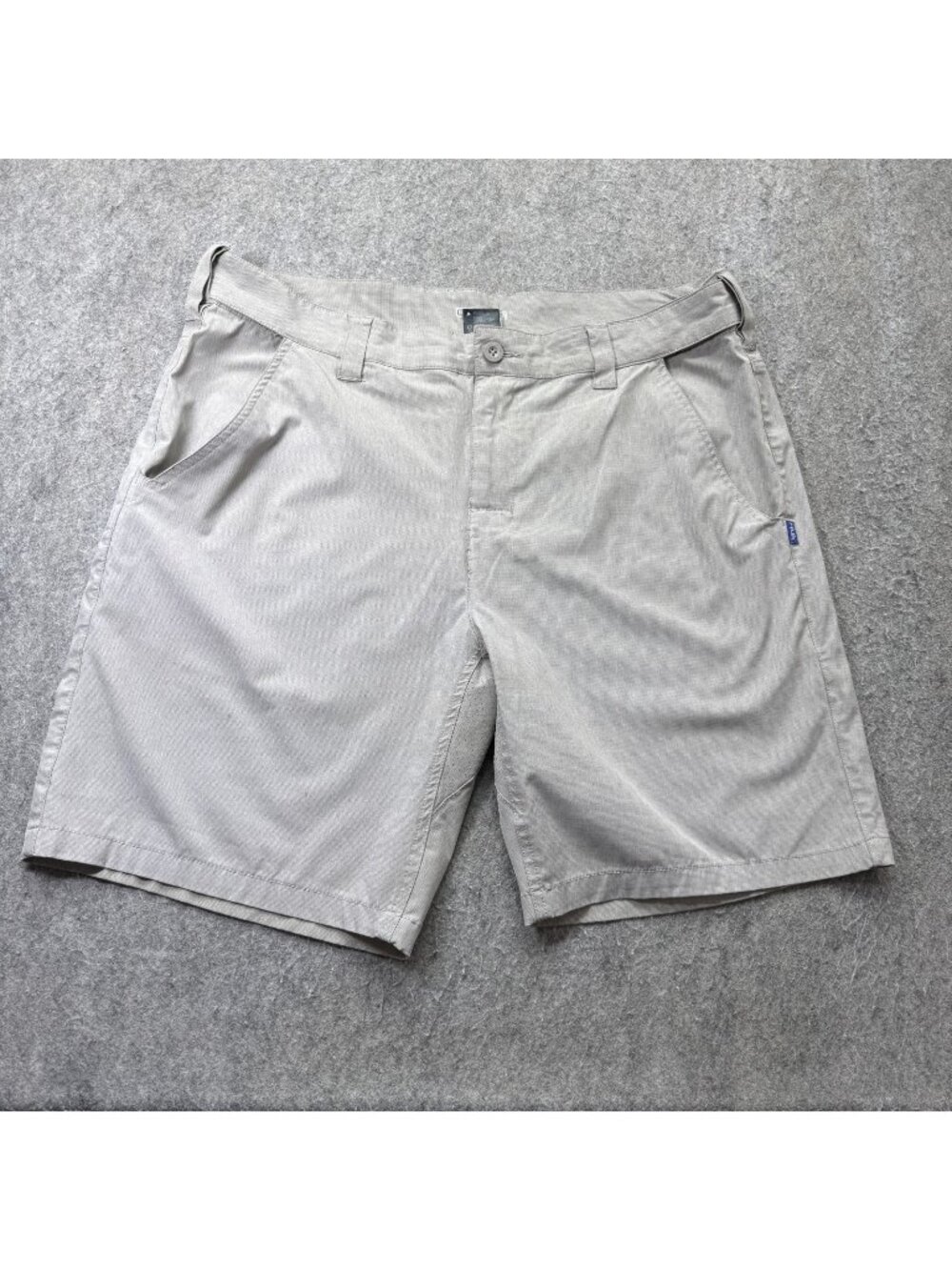 Huk Beacon Shorts Men XL Gray 9" Fishing Stretch Performance Outdoors